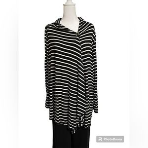 Black and white topper, size XL